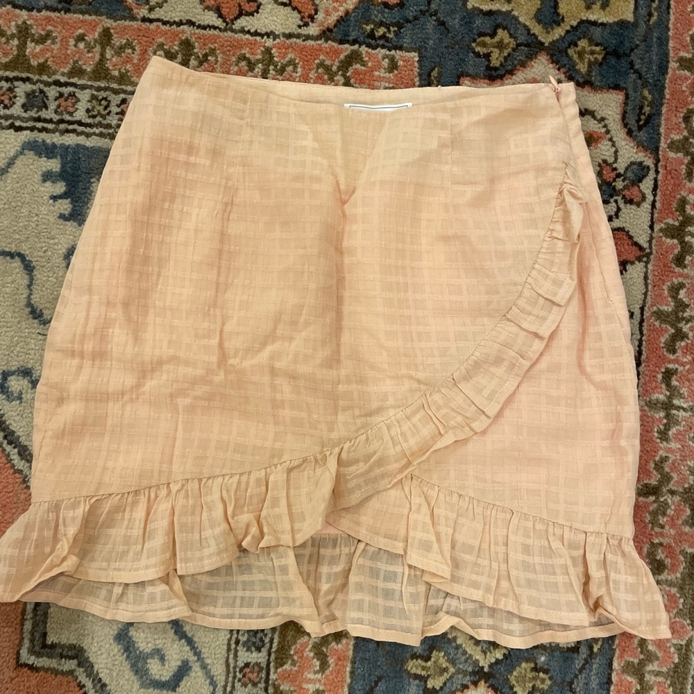 Cute peachy skirt with ruffles
